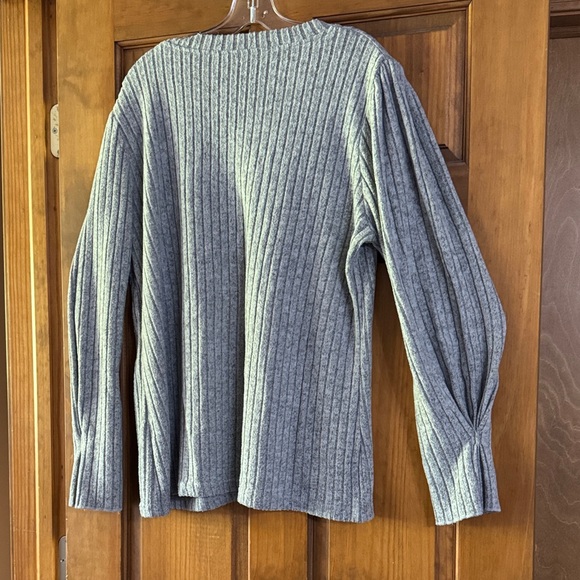 Source Unknown Gray Ribbed V-Neck Sweater Very soft! PTP 23 inches - Picture 3 of 3